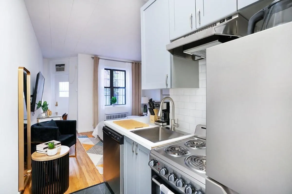 74-1C New Studio With Private Outdoors - Gym New York Apartment