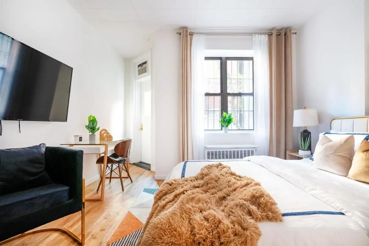74-1C New Studio With Private Outdoors - Gym New York Apartment