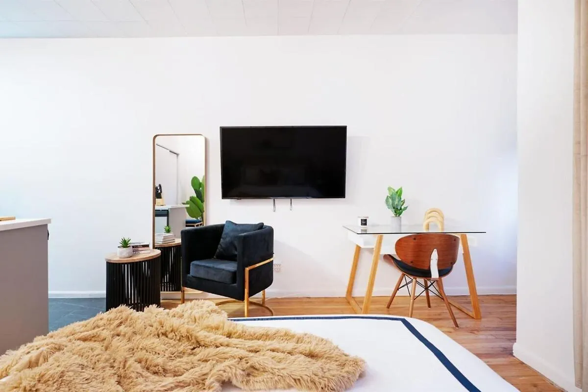74-1C New Studio With Private Outdoors - Gym New York