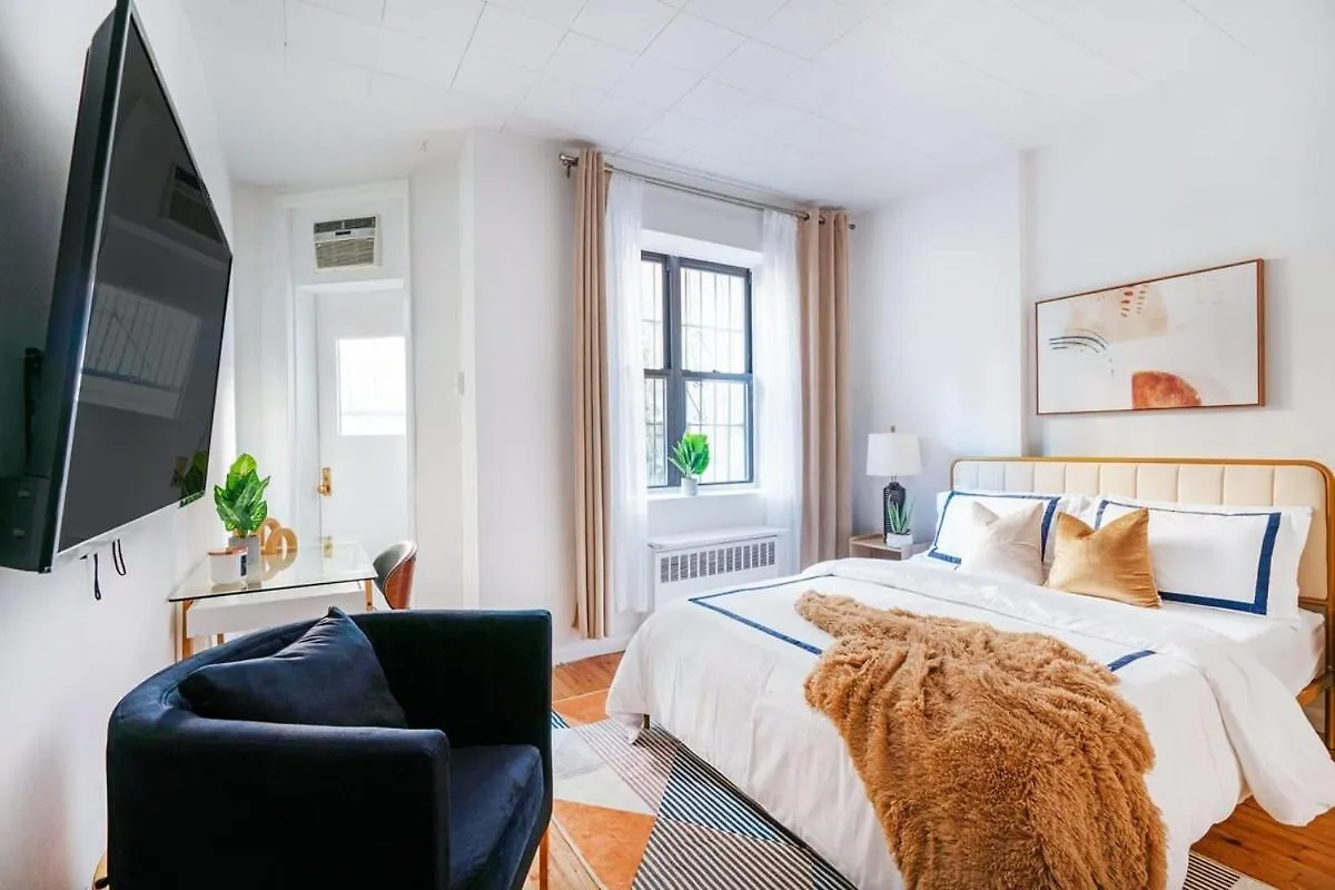 74-1C New Studio With Private Outdoors - Gym New York