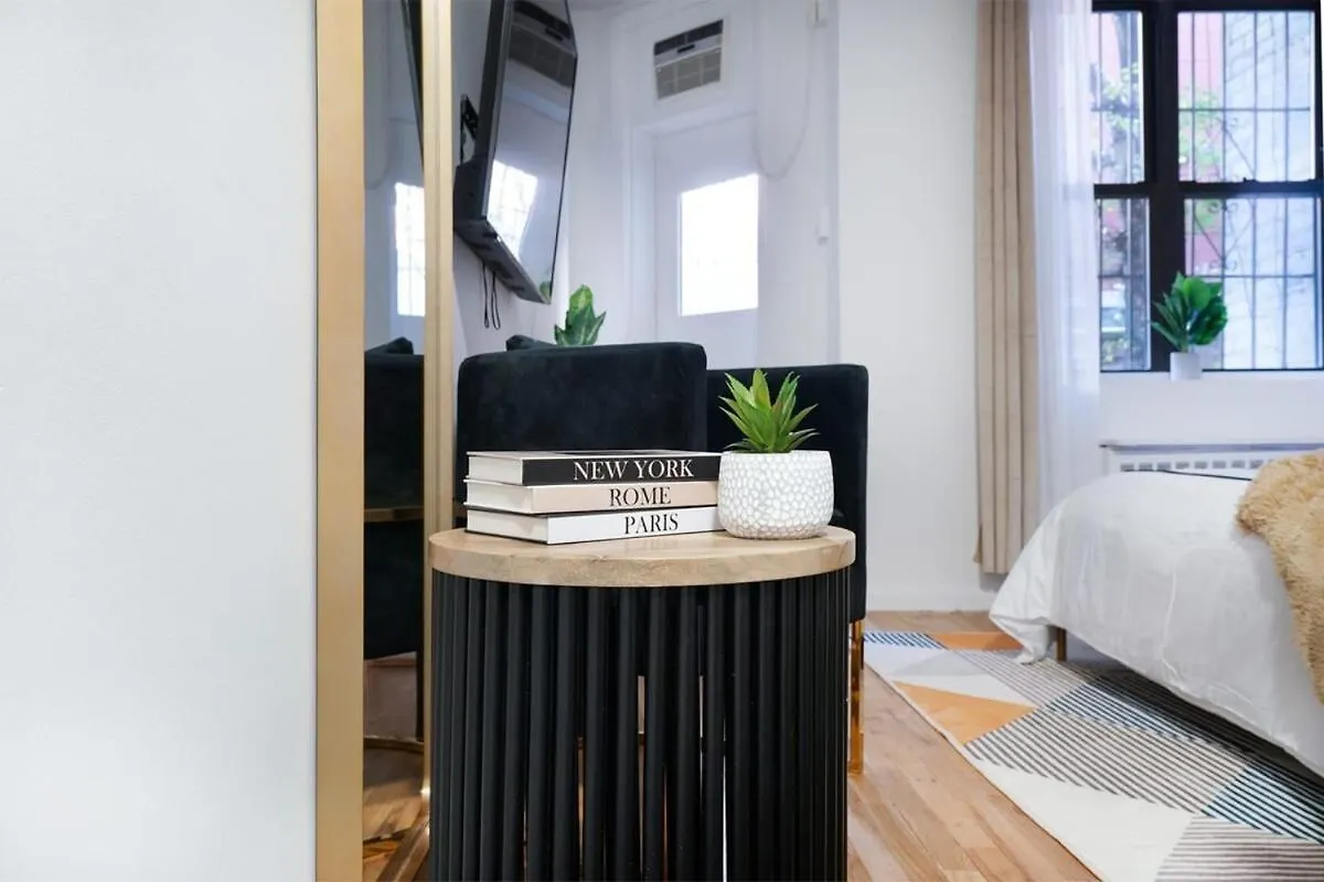74-1C New Studio With Private Outdoors - Gym New York 0*,